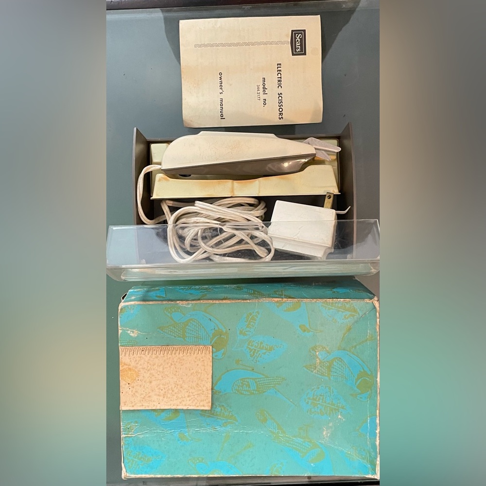 Vintage 1969 Electric Scissors in Box and works! With Instruction manual